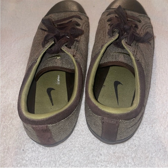 Nike Brown and Olive Sneakers - Picture 2 of 4